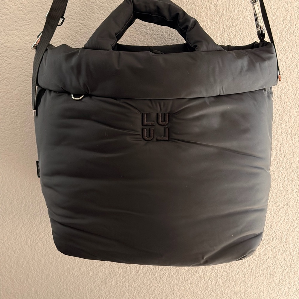 lululemon On My Level  Black Puffy Bag 15 L